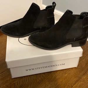 Dabble black suede Steve Madden Chelsea boots size 7.5